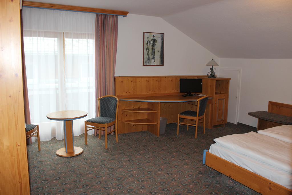 Alpenhotel Widderstein Mittelberg Kamer foto